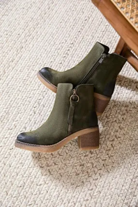 Bottines à talons effet taché vert