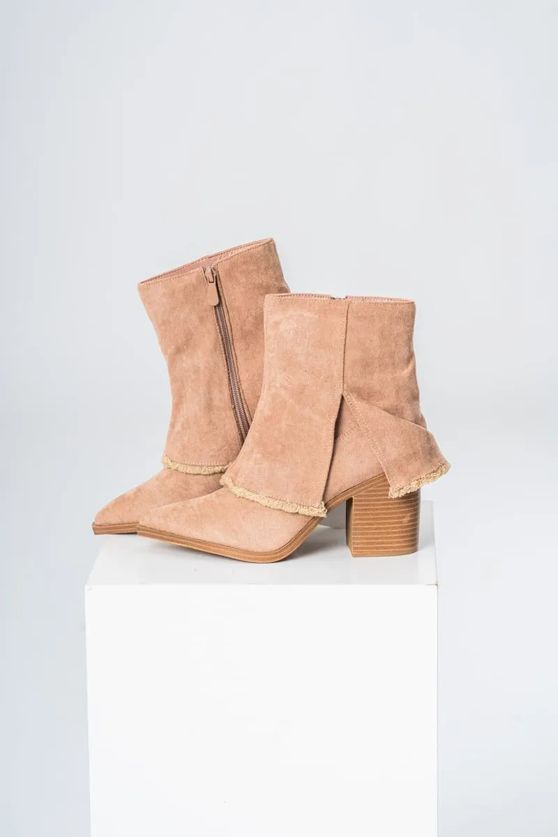 Bottines à talons revers effilé beige