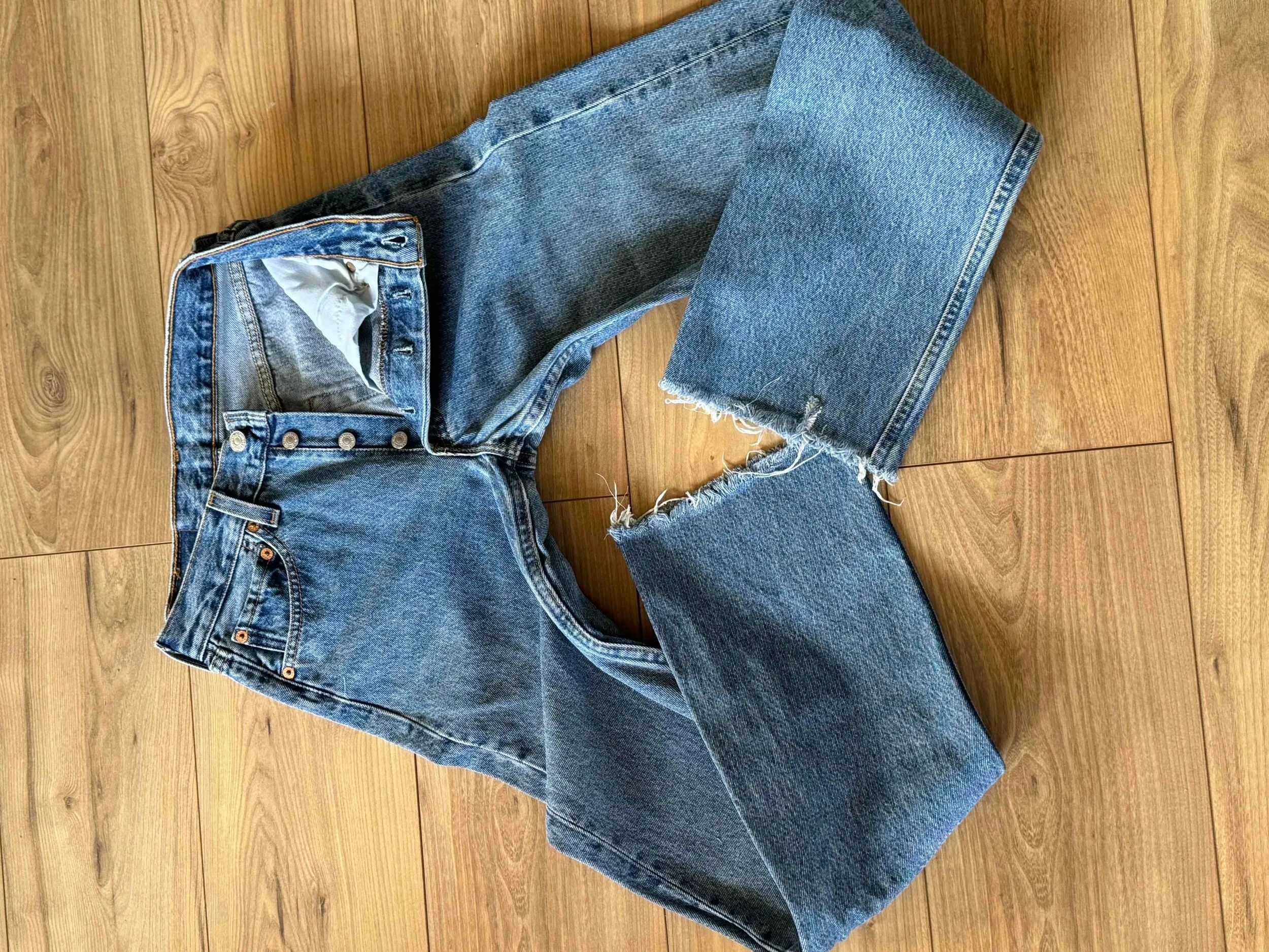Jean Levi's 501 W27L34