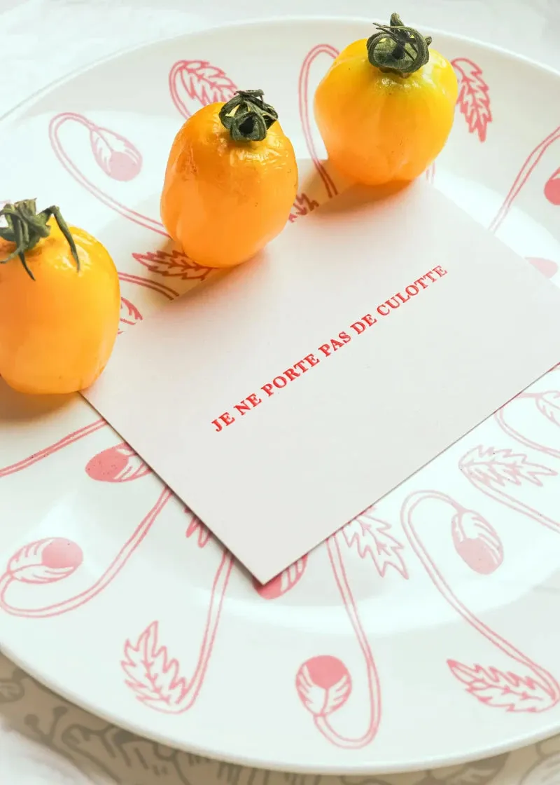 Petite assiette plate en porcelaine rose - Poppy